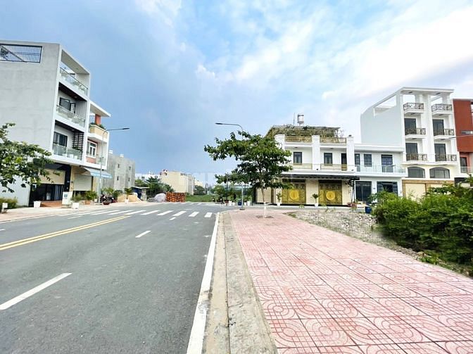 Bán nền đất thổ cư 63m2 Ngay Chợ Bà Hom, Phú lâm  - TPHCM 