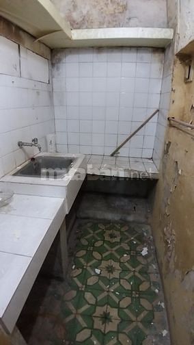 Bán đất có nhà 2 tầng cũ ngõ 101 Đào Tấn - Ba Đình