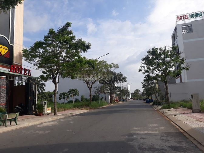 CẦN BÁN GẤP NỀN GÓC ĐỐI DIỆN COOP MART GẦN KHU TÊN LỬA BÌNH TÂN TPHCM