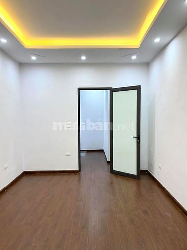 Thạch Bàn- Long Biên – Cạnh Aeon Mall Bán nhà gấp 43m2 giá nhỉnh 3 tỷ