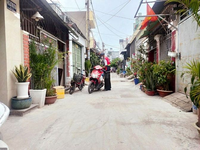 Nhà mới xay 4x14 giá 840tr ngay thị trấn đức hòa 