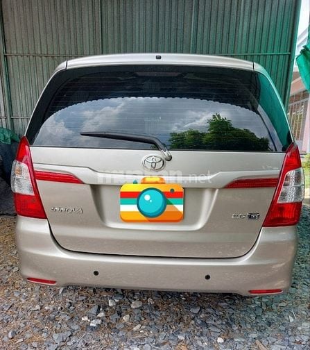 Bán xe INNOVA 2014 màu vàng cát 8 chỗ ngồi, số tay. 