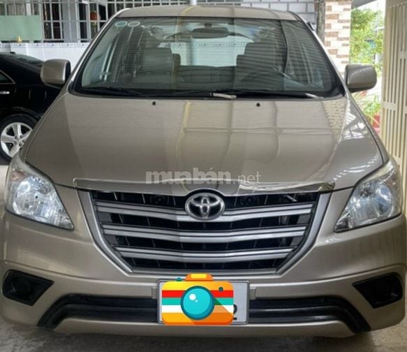 Bán xe INNOVA 2014 màu vàng cát 8 chỗ ngồi, số tay. 
