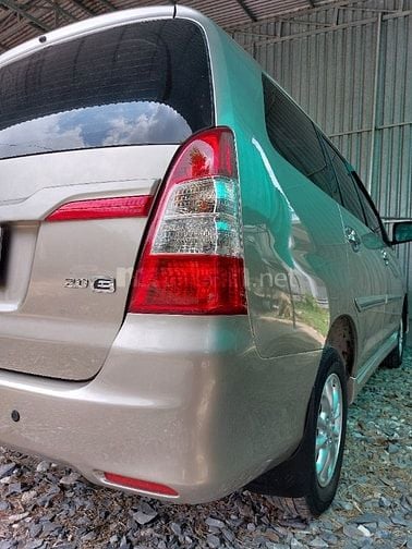 Bán xe INNOVA 2014 màu vàng cát 8 chỗ ngồi, số tay. 