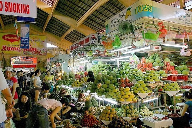 Sang sạp rau củ quả chợ quận 1