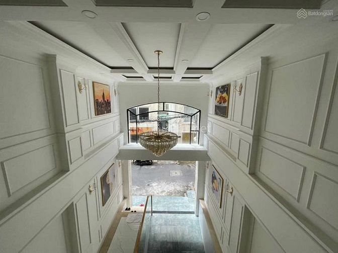 Mặt Tiền 6 Lầu Thang Máy 4,2x25(100m2) Hoa Hồng thu nhập 130tr/Tháng