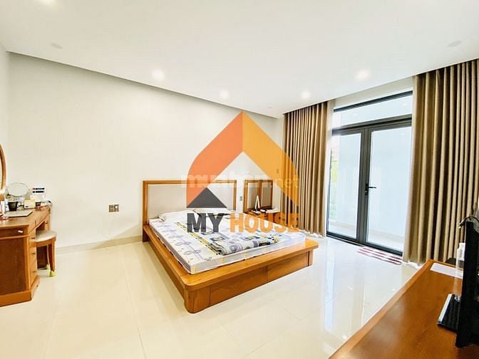 VILLA HIỆN ĐẠI Q2 FULL NỘI THẬT CHÂU ÂU 4PN GIÁ RẺ