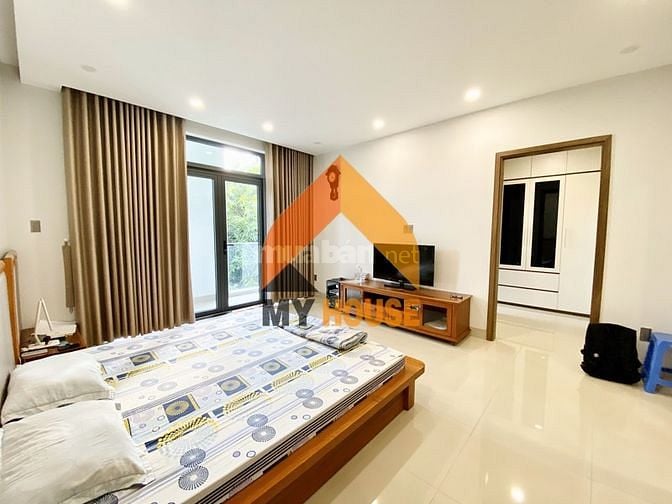 VILLA HIỆN ĐẠI Q2 FULL NỘI THẬT CHÂU ÂU 4PN GIÁ RẺ