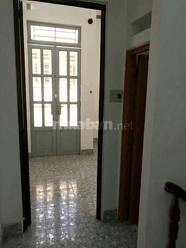 Bán nhà đường Gia Phú Q6 gần chợ Bình Tây.