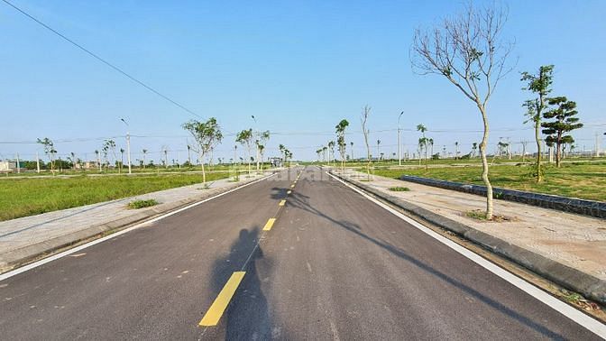 Bán gấp Shophosue mặt đường 52m tại KCN Tiền Hải. Gía chỉ 16,2tr/m2