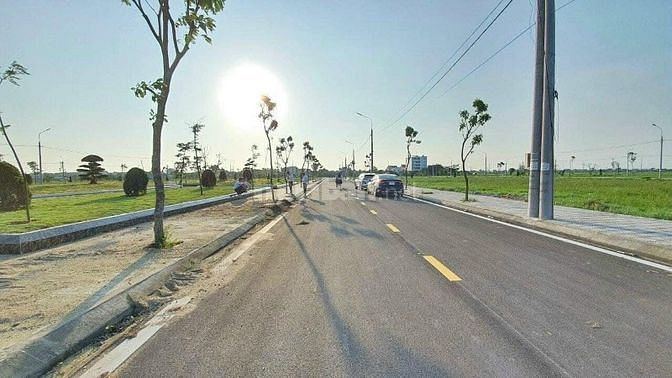Bán gấp Shophosue mặt đường 52m tại KCN Tiền Hải. Gía chỉ 16,2tr/m2