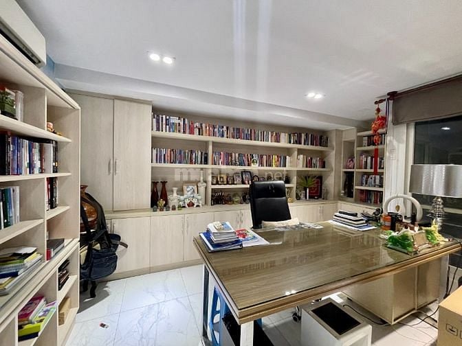 Bán gấp nhà HXH 8m Lê Văn Sỹ Quận 3 giá 19 tỷ, 5x18m
