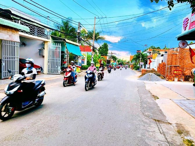 BÁN GẤP 2.291M2 ĐỐI DIỆN CHỢ GẦN KCN MUA ĐỂ XÂY TRỌ CHO THUÊ GIÁ 560TR