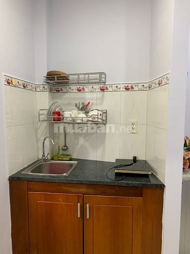 Cho thuê phòng trọ có hai cửa sổ mặt tiền đường Hoàng Sa Q1