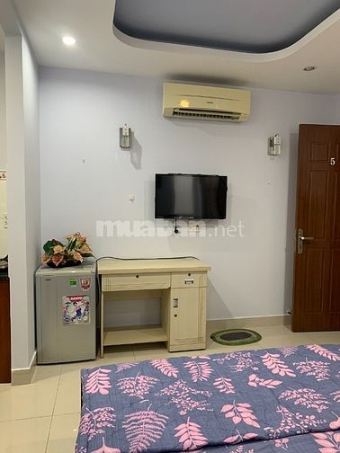Cho thuê phòng trọ có hai cửa sổ mặt tiền đường Hoàng Sa Q1