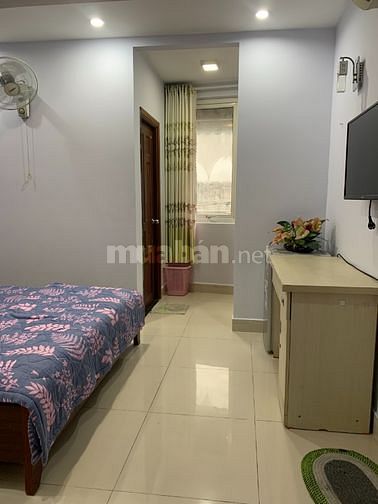 Cho thuê phòng trọ có hai cửa sổ mặt tiền đường Hoàng Sa Q1