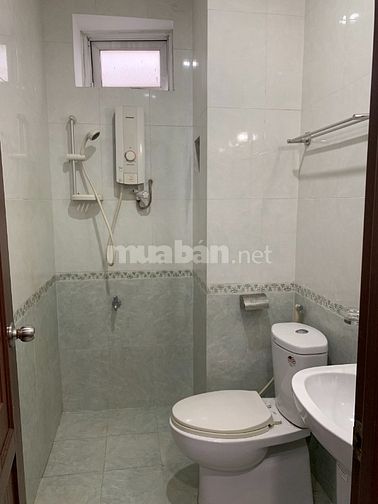 Cho thuê phòng trọ có hai cửa sổ mặt tiền đường Hoàng Sa Q1