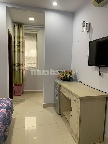 Cho thuê phòng trọ có hai cửa sổ mặt tiền đường Hoàng Sa Q1
