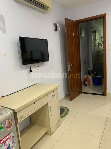 Cho thuê phòng trọ có hai cửa sổ mặt tiền đường Hoàng Sa Q1