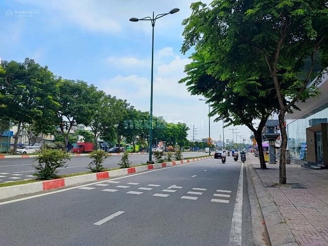 Cần bán nhà mặt tiền ,đường Phạm Văn Đồng, P3, Gò Vấp dt 141.2m2.