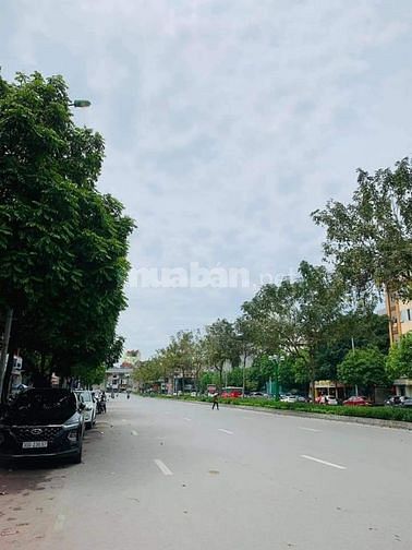 Nhà phố Nguyễn Văn Huyên,S: 77m2,nở hậu, kinh doanh, đường 50m, 16 tỷ