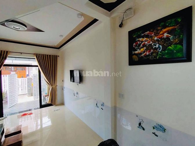 Nhà người thân em cần ra căn nhà 1 trệt 1lầu giá cả thương lượng