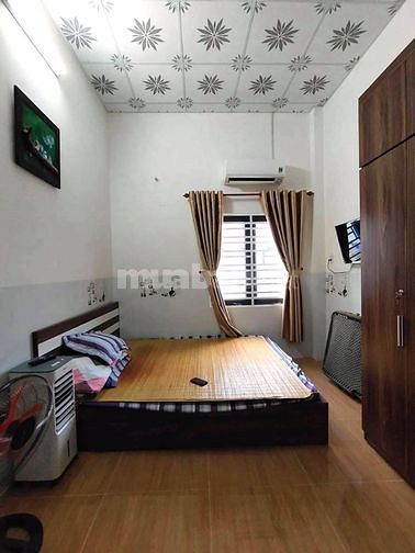 Nhà người thân em cần ra căn nhà 1 trệt 1lầu giá cả thương lượng