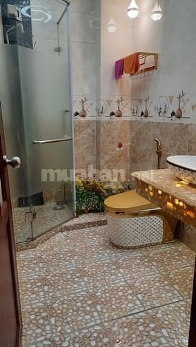 Giảm sốc lắm 1TỶ700tr còn 4Tỷ7 Nhà đẹp Thạnh Lộc Q12. 100m2 3Tầng 4PN 