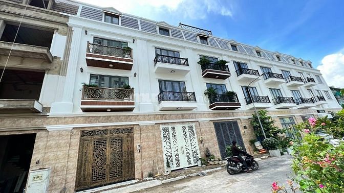 Bán nhà 3 lầu gồm 4pn cuối đường Nguyễn Oanh sát Gò Vấp đường 10m ô tô