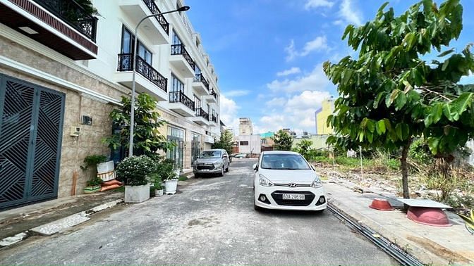 Bán nhà 3 lầu gồm 4pn cuối đường Nguyễn Oanh sát Gò Vấp đường 10m ô tô