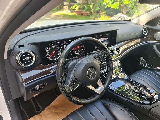 Bán xe Mercedes E250 2017 màu trắng nội thất đen nguyên bản, chính chủ