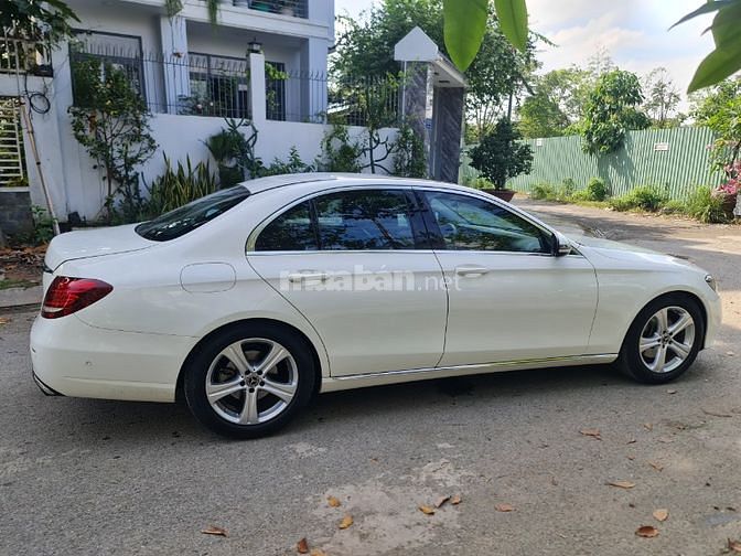 Bán xe Mercedes E250 2017 màu trắng nội thất đen nguyên bản, chính chủ