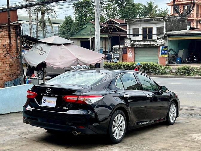 Toyota Camry 2.0 G màu đen biển HCM  — Sản Xuất 2021  