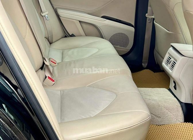 Toyota Camry 2.0 G màu đen biển HCM  — Sản Xuất 2021  