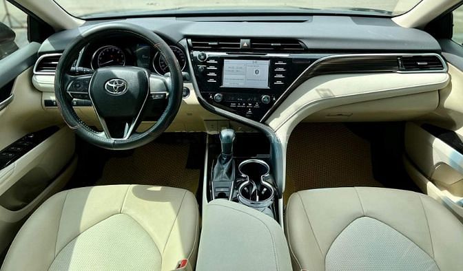 Toyota Camry 2.0 G màu đen biển HCM  — Sản Xuất 2021  