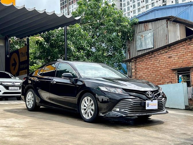 Toyota Camry 2.0 G màu đen biển HCM  — Sản Xuất 2021  