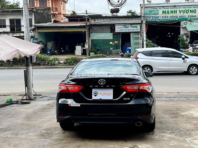 Toyota Camry 2.0 G màu đen biển HCM  — Sản Xuất 2021  