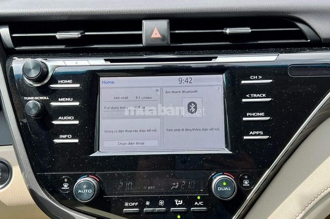 Toyota Camry 2.0 G màu đen biển HCM  — Sản Xuất 2021  