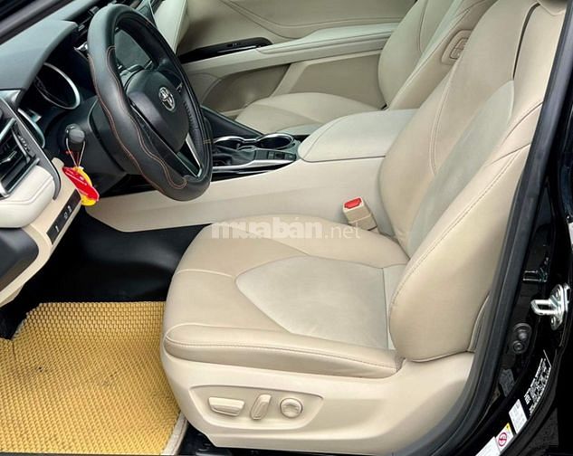 Toyota Camry 2.0 G màu đen biển HCM  — Sản Xuất 2021  
