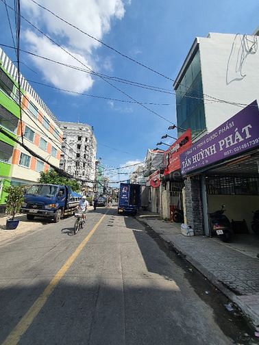 Mặt tiền U bạch mã 4.2 dài 27 m