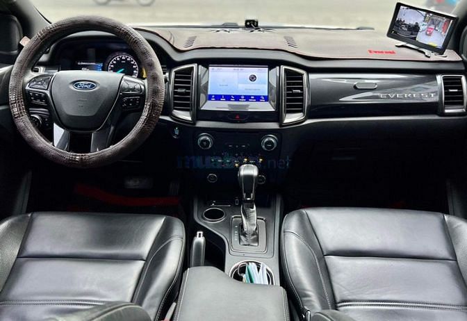 Ford Everest 2.0 Titanium một cầu máy dầu, màu trắng biển HCM   