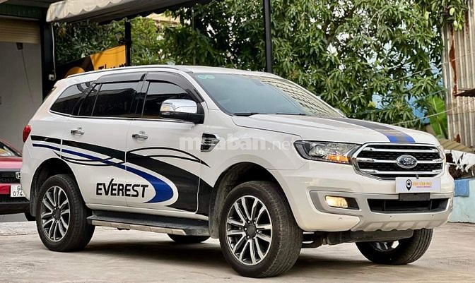 Ford Everest 2.0 Titanium một cầu máy dầu, màu trắng biển HCM   