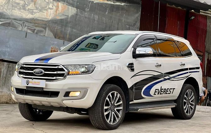 Ford Everest 2.0 Titanium một cầu máy dầu, màu trắng biển HCM   