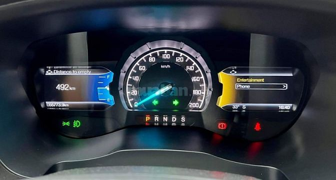 Ford Everest 2.0 Titanium một cầu máy dầu, màu trắng biển HCM   