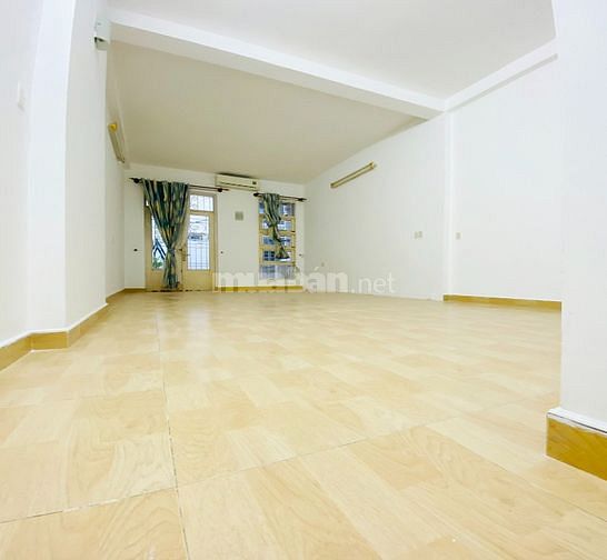 Cho thuê nhà mặt tiền đường 3 tháng 2 – Ngay ngã tư Lê Hồng Phong
