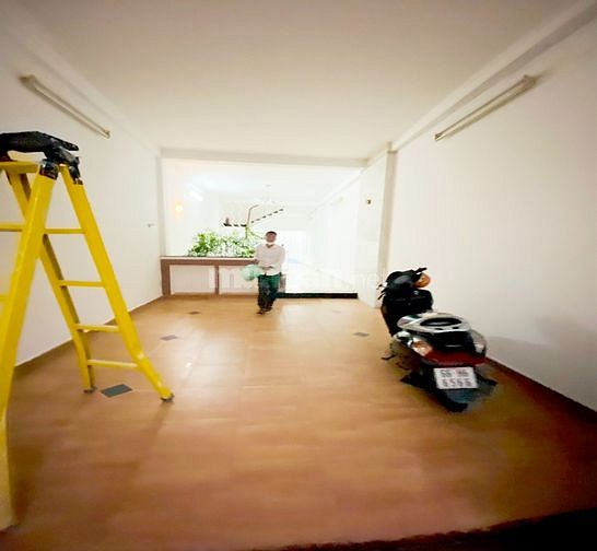 Cho thuê nhà mặt tiền đường 3 tháng 2 – Ngay ngã tư Lê Hồng Phong