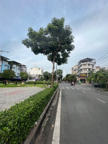 Nhà Bán P7 MT phạm Huy thông 5 x 18m ( 1 trệt 3 lầu ) 