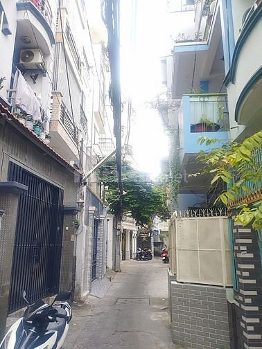 Bán nhà 2 mặt tiền hẻm Huỳnh Văn Bánh