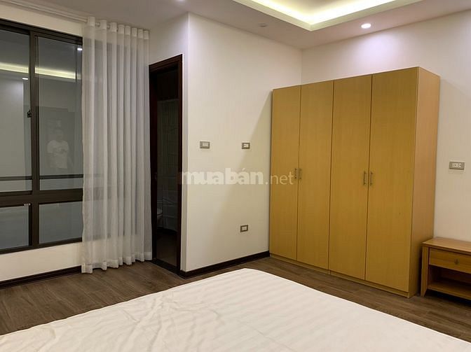 Cho thuê căn hộ 2 phòng ngủ, đẹp, số 33 Phó Đức Chính phường Trúc Bạch