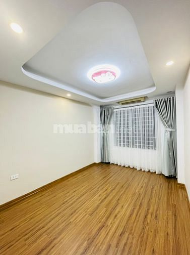 Bán nhà 5 tầng, diện tích 52m2, ngõ phố Thái Thịnh, giá 6,9 tỷ
